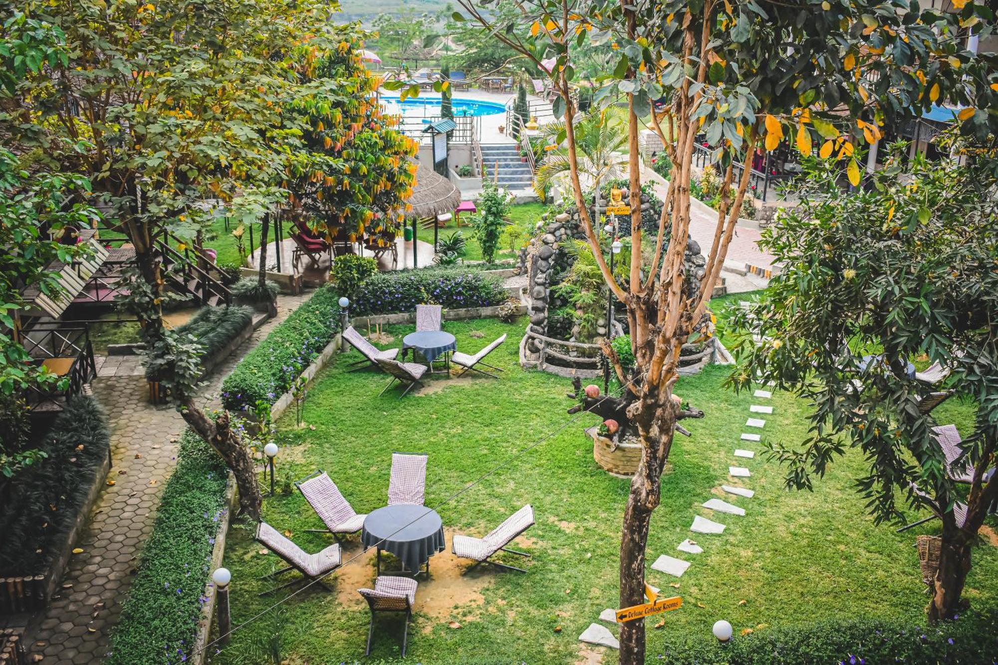 Hotel Riverside With Swimming Pool Sauraha Exterior photo