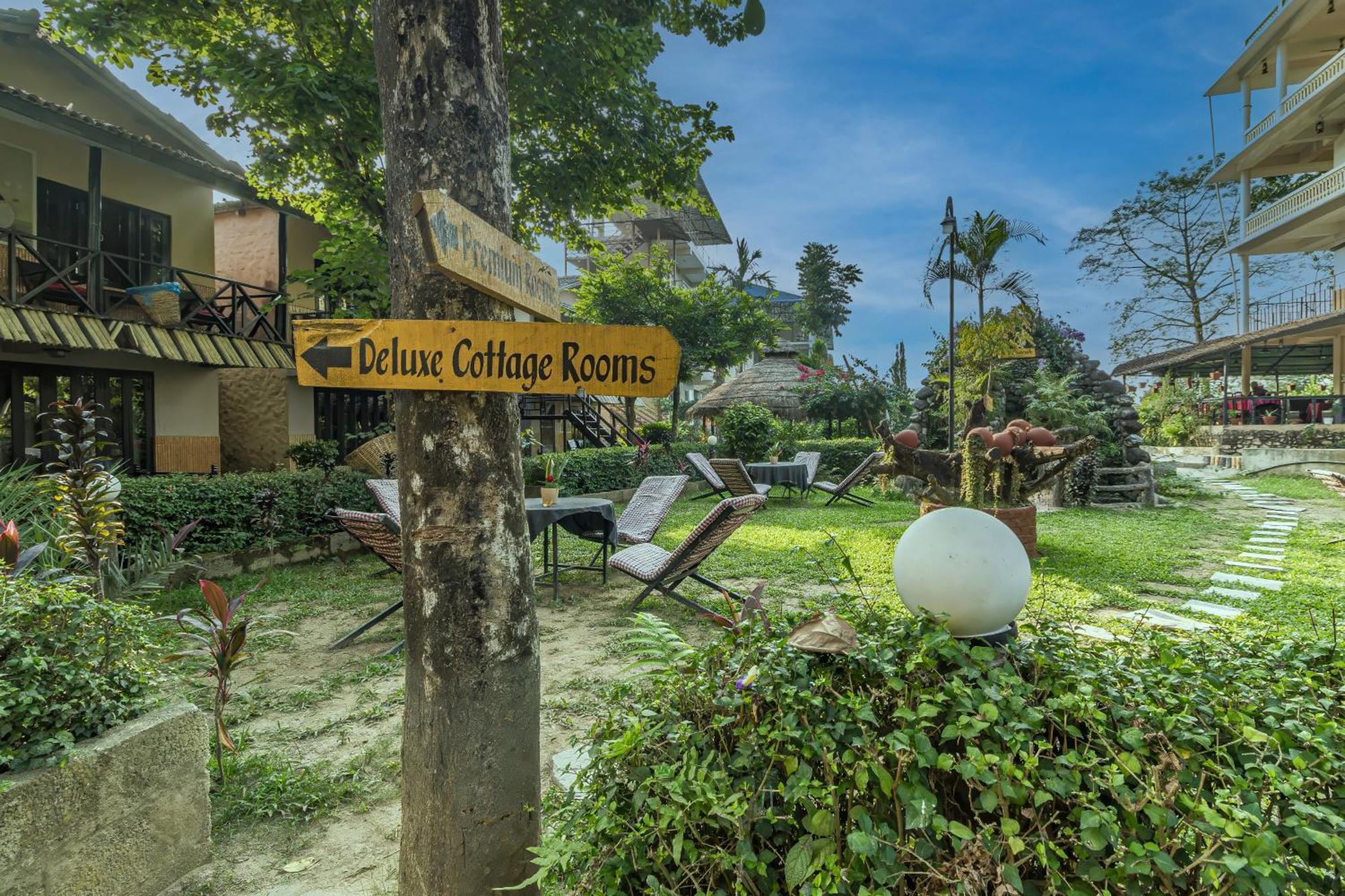 Hotel Riverside With Swimming Pool Sauraha Exterior photo